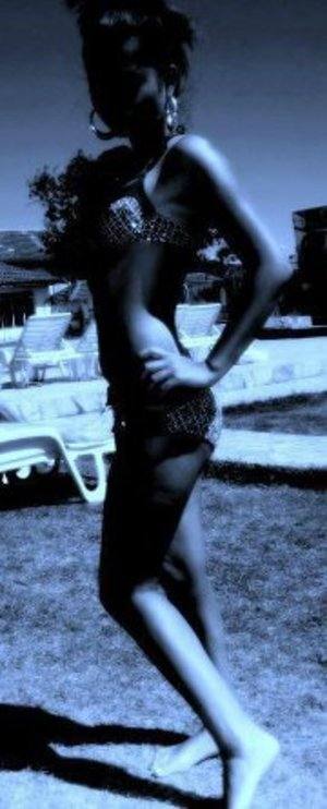 Meghan (20) in Hawaii | Friends with Benefits