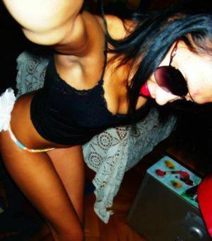 Rhiannon (28) in Minnesota | Friends with Benefits