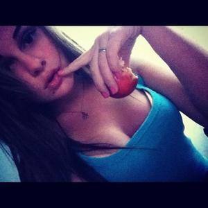 Lizeth (19) in Nevada | Friends with Benefits