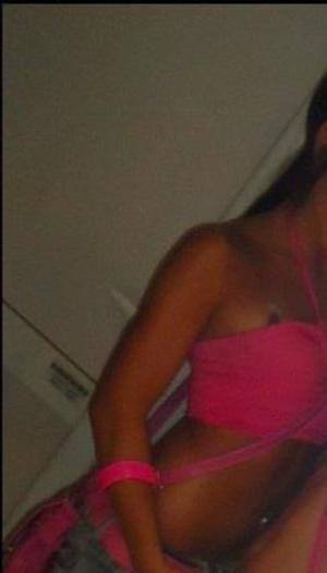 Meet Robin (29) from California | FWB Casual Partner