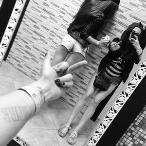 Keri (28) in Indiana | Friends with Benefits