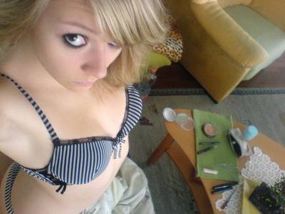 Nobuko from Milwaukie, Oregon is looking for adult webcam chat