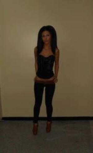 Corrine from New York is looking for adult webcam chat