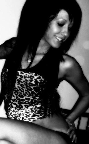 Dixie from New Jersey is looking for adult webcam chat