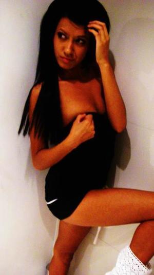 Yessenia from Pennsylvania is looking for adult webcam chat