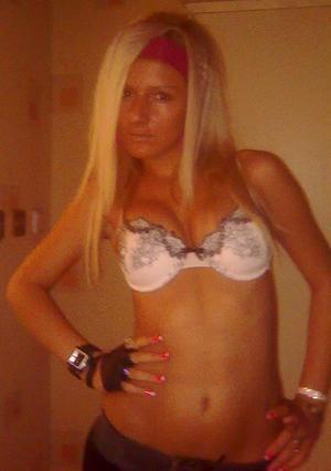 Looking for local cheaters? Take Jacklyn from New Rockford, North Dakota home with you