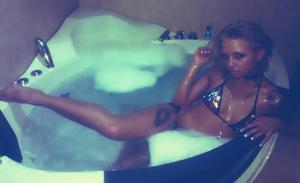 Looking for local cheaters? Take Lara from New York home with you