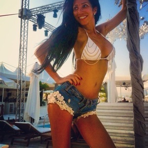Savanah is a cheater looking for a guy like you!
