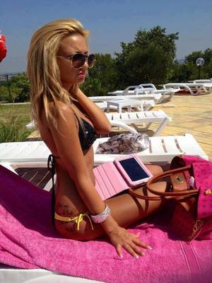 Escorts like Michelle are down to fuck you now!