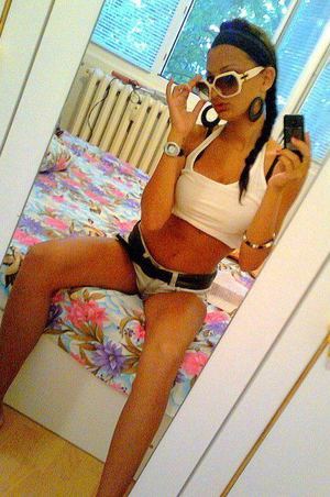 Latashia from Maryland is looking for adult webcam chat