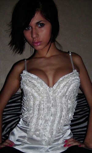 Alexis is a cheater looking for a guy like you!