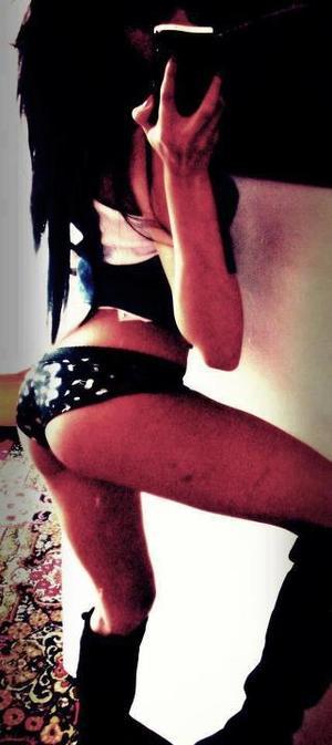 Ariana from Oklahoma is looking for adult webcam chat