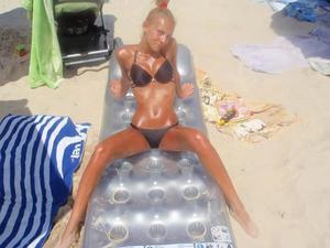 Meet local singles like Kendall from California who want to fuck tonight