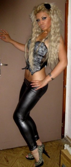 Looking for local cheaters? Take Tabitha from Texas home with you