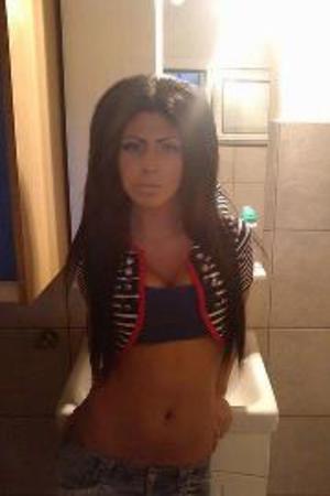 Looking for girls down to fuck? Shayna from Arkansas is your girl