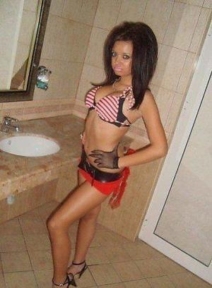 Finding a fuck buddy like Diya from California has never been easier