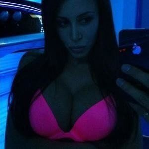 Casual Flirt Destiny (18)‚ Connecticut Girl Into Older Guys