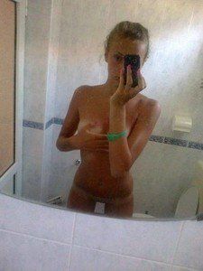 Discreet Rhode Island Girl Evie (18) Wants Mature Company